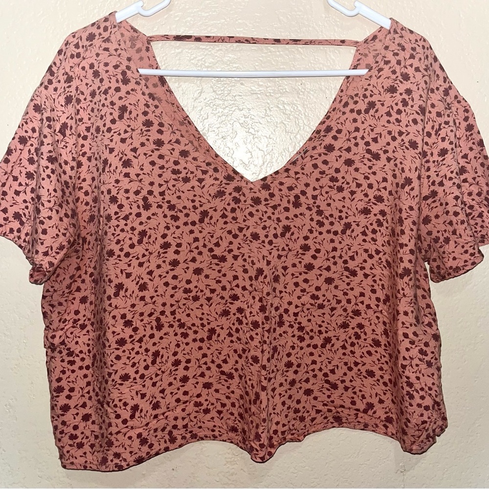 Arizona Jean Company Floral V-Neck Cropped Blouse